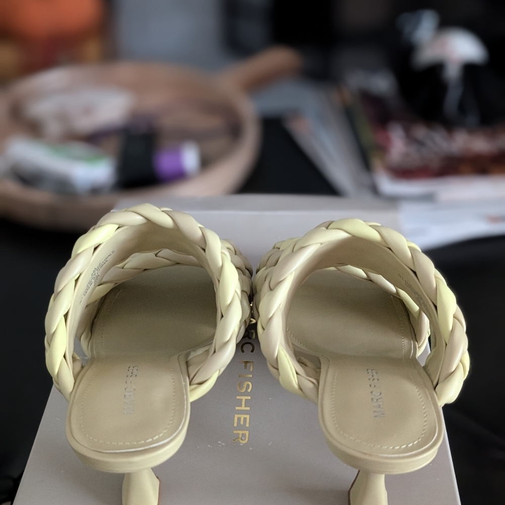 NIB Marc Fisher Heeled Sandals Yellow/Taupe Sz 8 - Picture 4 of 5